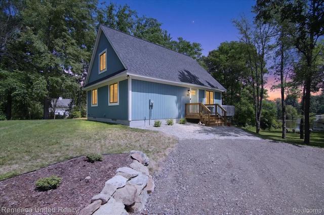 11521 Westshore Dr, Putnam, MI 48169