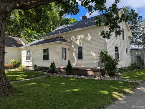300 Bristol St S, Almont, MI 48003