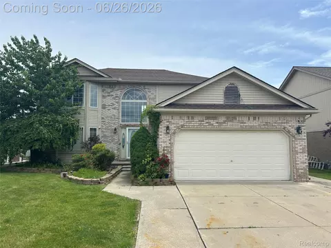 46158 Duke Dr, Chesterfield, MI 48051