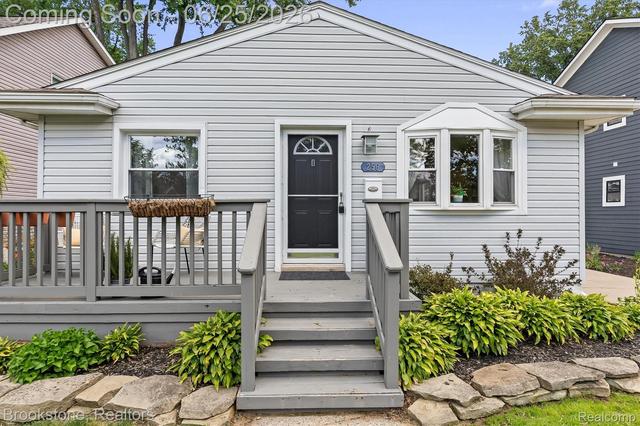 256 Leroy Ave, Clawson, MI 48017