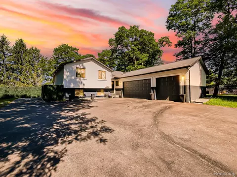 29721 Farmington Rd, Farmington Hills, MI 48334