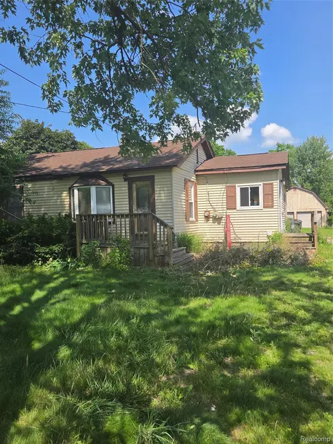 4733 Jamm Rd, Orion, MI 48359