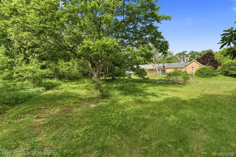 3290 Drexel Ave, Flint, MI 48506 photo 9