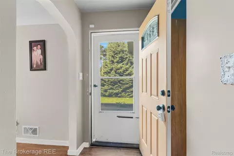 3290 Drexel Ave, Flint, MI 48506 photo 10