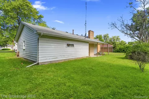 3290 Drexel Ave, Flint, MI 48506 photo 7