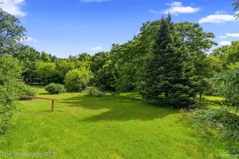3290 Drexel Ave, Flint, MI 48506 photo 8
