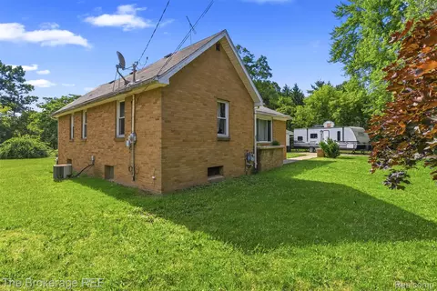 3290 Drexel Ave, Flint, MI 48506 photo 2