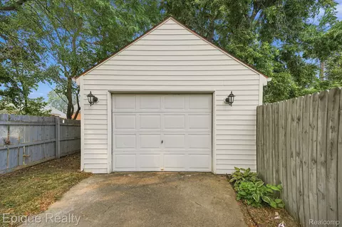 2015 Gold Ave, Flint, MI 48503 photo 4