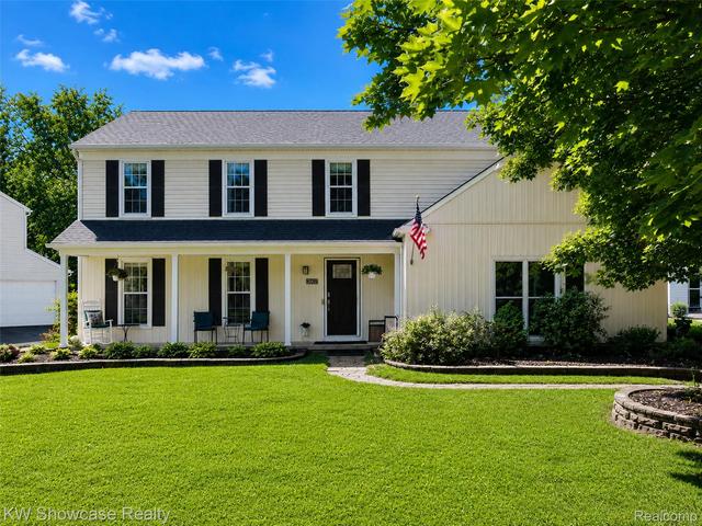 5409 S Piccadilly, West Bloomfield, MI 48322