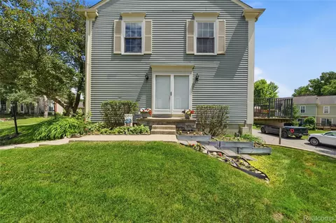 1319 Wagon Wheel Ln, Rochester Hills, MI 48306