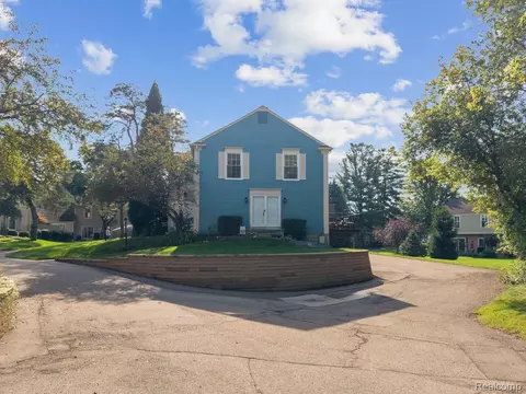 1319 Wagon Wheel Ln, Rochester Hills, MI 48306