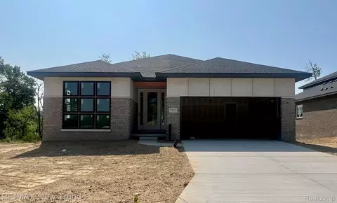7825 Trailside Ct, West Bloomfield, MI 48323