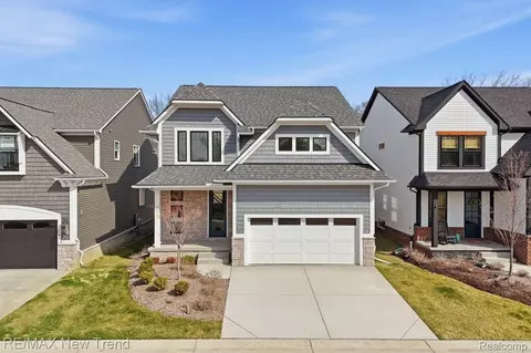 203 Mountain View Ln, Milford, MI 48381