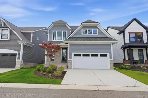 203 Mountain View Ln, Milford, MI 48381