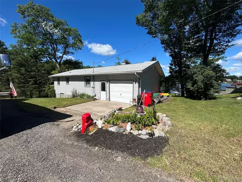 1931 Easy St, Grant, MI 48748