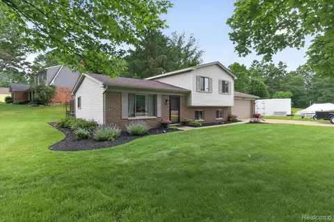 4903 Cape Town, Highland, MI 48356