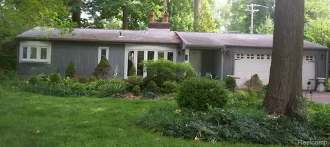9020 Bellevue Rd, Grosse Ile, MI 48138