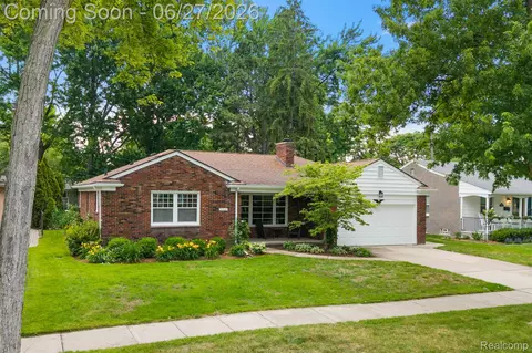 21235 River Rd, Grosse Pointe Woods, MI 48236