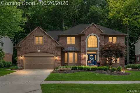 2176 Oakwood Dr, Troy, MI 48085