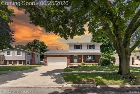 1018 Virginia Ave, Marysville, MI 48040
