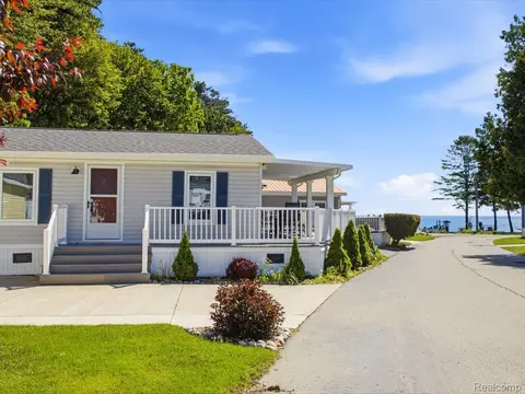 Exterior - 2545 Lakeshore Rd, Applegate, MI 48401 photo 5 of 10