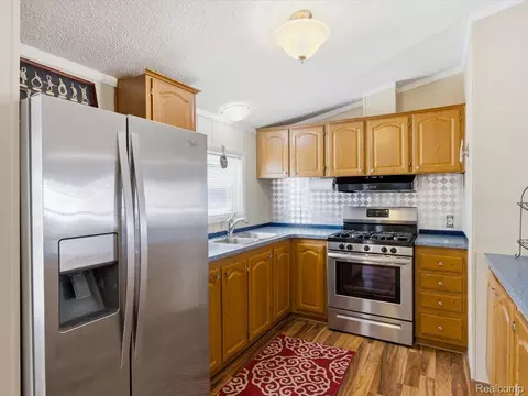 Kitchen - 2545 Lakeshore Rd, Applegate, MI 48401 photo 2 of 4