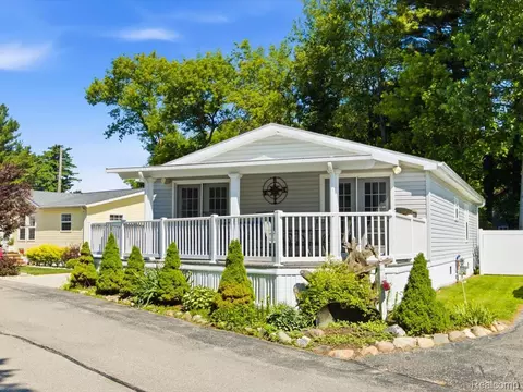 Exterior - 2545 Lakeshore Rd, Applegate, MI 48401 photo 6 of 10