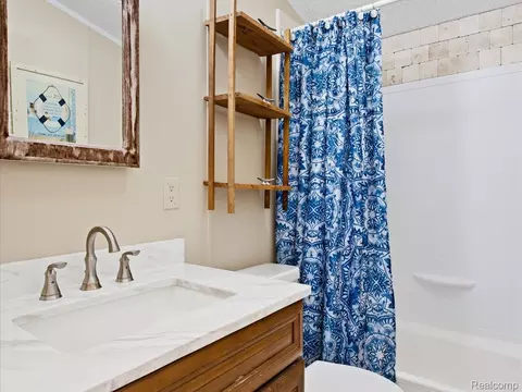 Bath - 2545 Lakeshore Rd, Applegate, MI 48401 photo 1 of 1