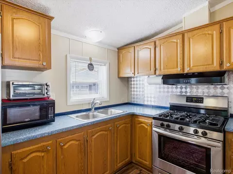 Kitchen - 2545 Lakeshore Rd, Applegate, MI 48401 photo 4 of 4