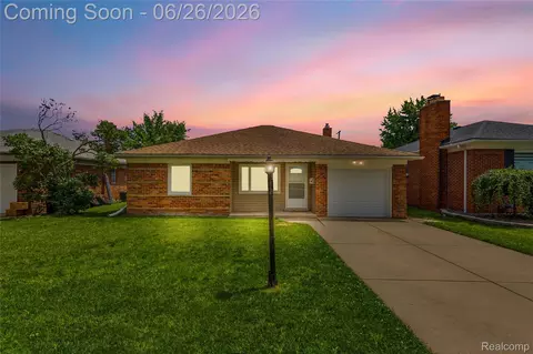 1075 12th St, Wyandotte, MI 48192