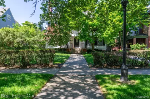 1043 Burns St, Detroit, MI 48214