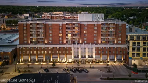 411 S Old Woodward Ave #704, Birmingham, MI 48009