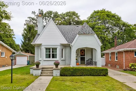 1526 W 12 Mile Rd, Royal Oak, MI 48073