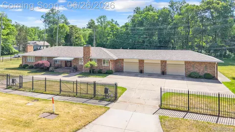21362 Lahser Rd, Southfield, MI 48033