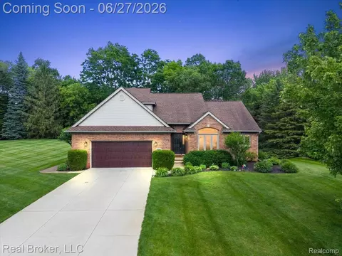 6180 Chad Ct, Brighton, MI 48116