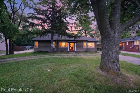 20980 Evergreen Rd, Southfield, MI 48075