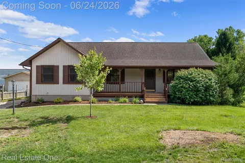 20920 Mckishnie St, Clinton Township, MI 48035
