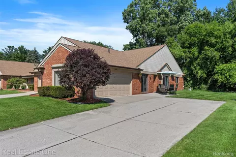 38563 Palm Meadow Dr, Clinton Township, MI 48036