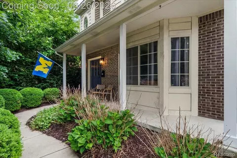 124 Woodside Rd, Royal Oak, MI 48073