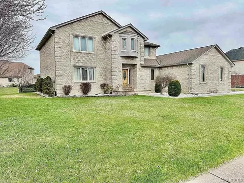 47630 Robins Nest Dr, Shelby Township, MI 48315
