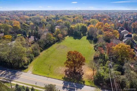 700 E Square Lake Rd, Bloomfield, MI 48304 photo 4
