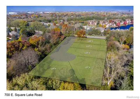 700 E Square Lake Rd, Bloomfield, MI 48304