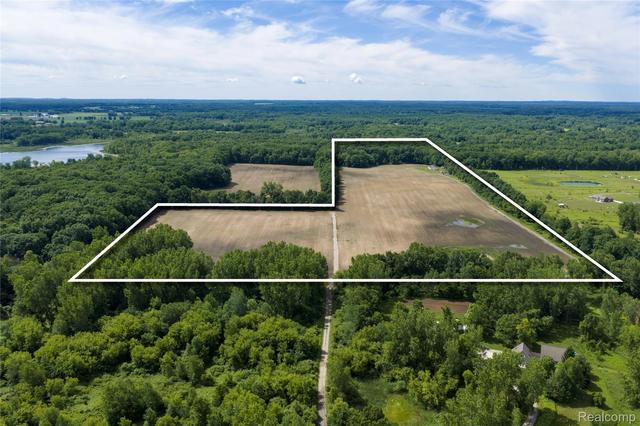 10069 Silver Lake Rd, Argentine, MI 48451