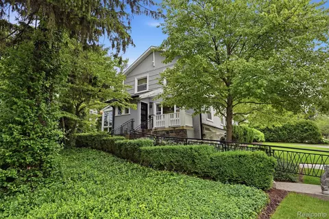 612 Brookside Ave, Birmingham, MI 48009