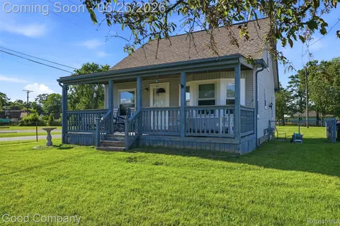 4415 Auburn Rd, Shelby Township, MI 48317