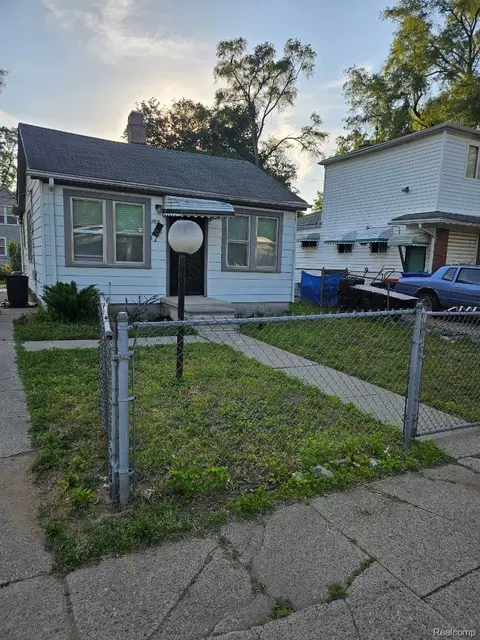 21033 Glen Lodge Rd, Royal Oak, MI 48220