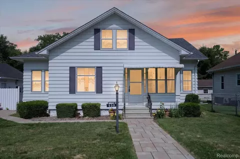410 S Center St, Howell, MI 48843
