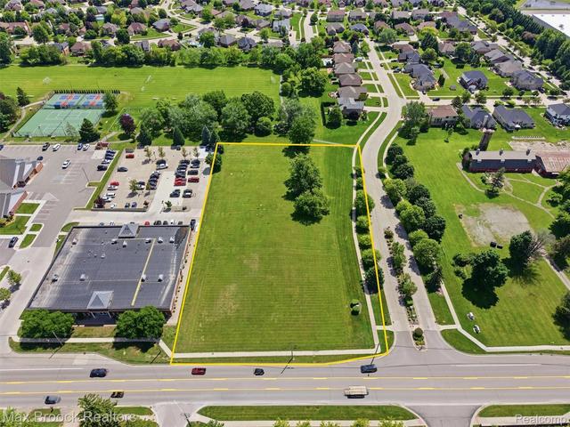 57750 Van Dyke Rd, Washington, MI 48094