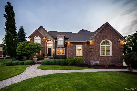 24935 Ravine Dr, Lyon, MI 48178