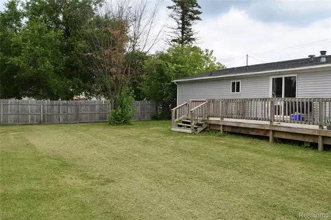 Exterior - 2140 S Dye Rd, Flint, MI 48532 photo 2 of 2